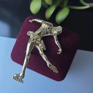 Vintage AJC goldfarbene Eiskunstläufer Anstecknadel Brosche - Bild 1 von 3