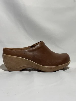 Zapatos sin cordones SoftWalk para mujer de cuero con cuña para mula marrón talla 9M Foto 1 de 4