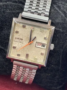 Vintage ENICAR Sherpa 100 Automatic Watch Day Date Star Jewel Square Bracelet - Picture 1 of 10