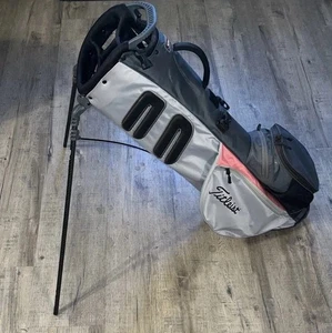 Titleist Players 4 Carbon Golftasche mit Schulterriemen & Regenhaube pink, grau blau - Bild 1 von 17