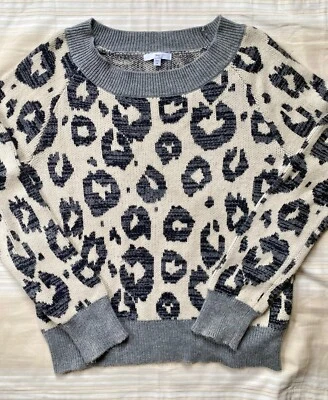 Animal Giraffe Knit GAP Sweater Size M Cream Gray Charcoal SOFT Wool Blend - Image 1 of 4