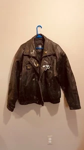 Vintage MENS 1990s LEATHER MOTORCYCLE / BIKER JACKET GREG BELL w/ Pins - Picture 1 of 21