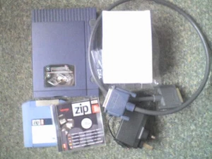 IOMEGA Z100P Parallel port Zip 100 Drive with PSU , Cable & 100M Disk - USED - Afbeelding 1 van 4