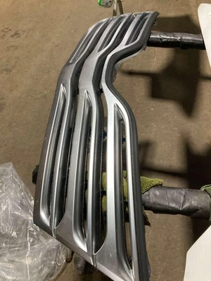 09 10 11 12 13 14 15 16 TOYOTA VENZA Grille Foto 1 de 2