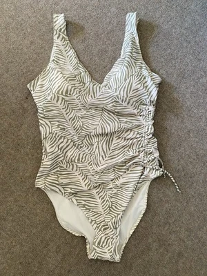 Neuer Badeanzug XL NEU mit Etikett - Bild 1 von 4