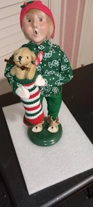 BYERS CHOICE CAROLER -2025 -STOCKING FAMILY BOY- NEW - Picture 1 of 9