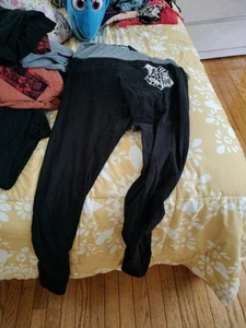 Harry Potter Hogwarts Crest Leggings Black Size XS Used - Picture 1 of 2