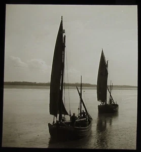 Glass Magic Lantern Slide BELFAST FISHING BOAT C1910 EDWARDIAN PHOTO IRELAND - Picture 1 of 2