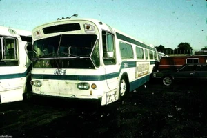 ORIGINAL KODACHROME SLIDE NYC BUS 1977 FLXIBLE #9164 GLEASON DEPOT OCT 22, 1992 - Picture 1 of 1
