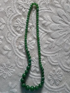 GREEN BEADED NECKLACE - PLASTIC - Picture 1 of 4