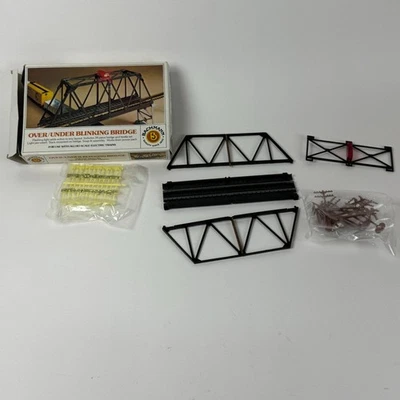 Bachmann HO Scale Over/Under Blinking Bridge Snap Fit Assembled & Poles Signs - Image 1 of 4