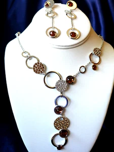 Elegant necklace earrings set made with genuine Swarovski crystals...w/ gift box - Picture 1 of 4
