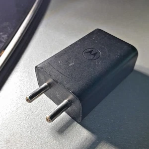 Motorola TurboPower Ladegerät 33W USB-C schwarz Reiseadapter - Eurostecker - Bild 1 von 4
