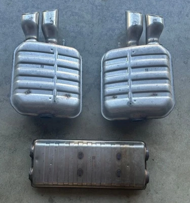 Оригинальный правый и левый глушитель и резонатор 2020 Ford Mustang GT - Изображение 1 из 4