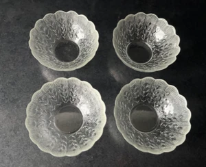 VINTAGE RETRO SET OF 4 CLEAR GLASS SCALLOPED EDGE SUNDAE DISHES , DESSERT BOWLS - Picture 1 of 2