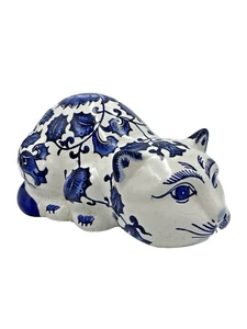 Vintage MCM blau & weiß Chinoiserie Keramik liegendes Katzenregal sitzende Katze 10 Zoll - Bild 1 von 13