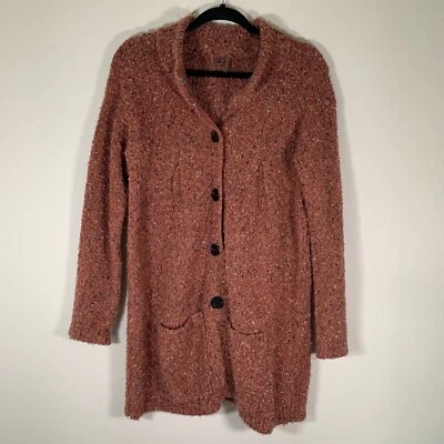 Cárdigan para mujer One Girl Who rosa mediano texturizado suéter botón delantero largo Foto 1 de 4