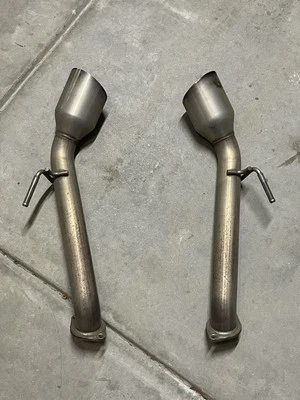 Infiniti Q60 Remark eje trasero Foto 1 de 3