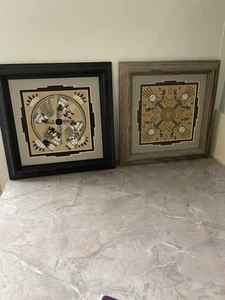 2 Phoebe Tsosie Sandkunst mit Echtheitszertifikat auf Rückseite 10”x10” - Bild 1 von 4