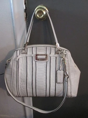 CARTERA COACH MADISON ABOVEDADA DE CUERO PITÓN CREMA Foto 1 de 4