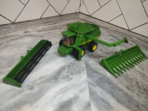 1/64 Ertl John Deere 9860 STS Combine - Picture 1 of 2