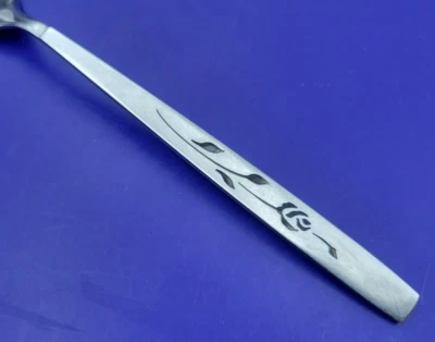 Oneida CAPISTRANO Stainless Oneidacraft Deluxe Rose Stainless CHOICE Flatware - Image 1 of 2