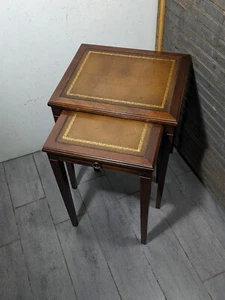 Vintage Set of 2 Mahogany Leather Top Nesting Tables Federal English Regency - Picture 1 of 18