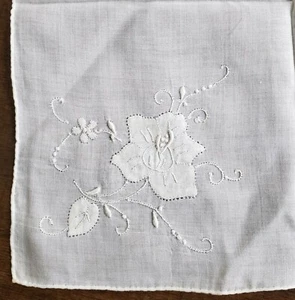 Ladies Hankie Embroidered White Floral Linen Madeira? 11x11 Inches vintage - Bild 1 von 7
