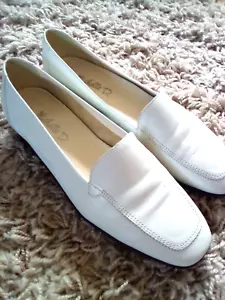 VGC Michelle D. Leather Flats 8.5 M White Very Light Wear - Picture 1 of 14