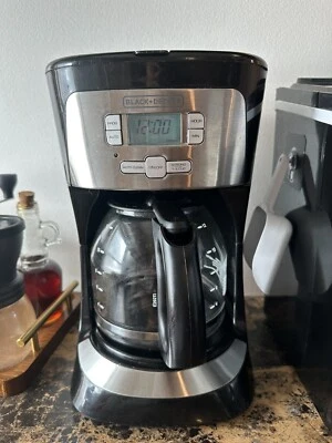 black decker 12-cup programmable coffee maker - Image 1 of 4