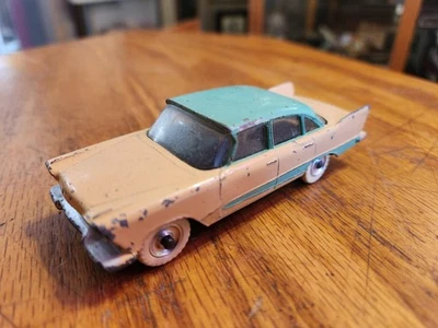 Dinky Toys 1959-63 - 178 PLYMOUTH PLAZA - rosa/verde - sin caja Foto 1 de 4