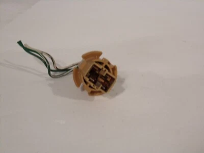 02 03 2002 LEXUS ES300 TAIL LIGHT TAN TURN SIGNAL PLUG PIGTAIL 3 WIRE K2036 - Image 1 of 2