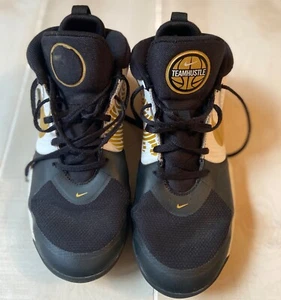 Nike team hustle black gold white basketball shoes size 7Y youth - Picture 1 of 5