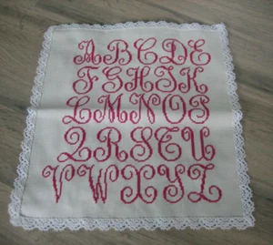 Abécédaire Alphabet brodé au fil rouge - Foto 1 di 6