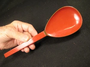 ANTIGUA PALETA DE ARROZ DE MADERA CRIPTOMERIA LACA ROJA ERA MEIJI JAPONESA (C.1910) - Imagen 1 de 19