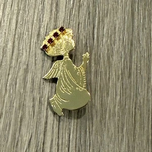 Vintage Praying Kneeling Child Angel Ruby Red Rhinestone Gold Tone Pin Brooch - Picture 1 of 6