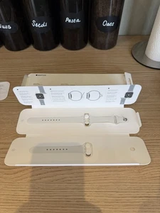 Seltenes nagelneues Original Apple Watch weißes Sportarmband 44 mm, beide SM/ML enthalten - Bild 1 von 5