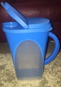 TUPPERWARE EUC Clear Impressions 2 quart  Qt Pitcher BLUE Seal Juice Koolaide - Picture 1 of 12