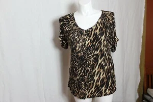 Jennifer Lopez JLo OX Short Sleeve V-Neck Pullover Knit Leopard Print Blouse NWT - Picture 1 of 7