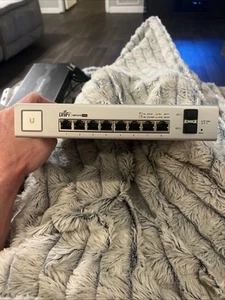 Ubiquiti Networks US-8-150W 8 Ethernet Switch - Photo 1/2