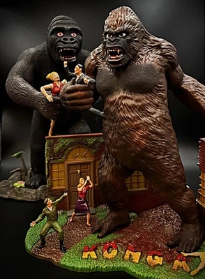 KONGA MONARCH 2025  Professionally BUILT AIRBRUSH AURORA STYLE MONSTER model - Image 1 of 4