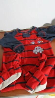OSH KOSH~Pijama rojo VEHÍCULOS DE EMERGENCIA 1 PIEZA CON PATAS~Niños 18 meses Foto 1 de 3