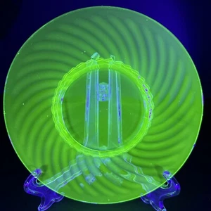 VTG URANIUM Vaseline Glass Hocking Swirl Optic Green 6” Saucer Glows UV (A) - Picture 1 of 6
