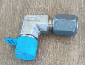 4-4-CBU-SS SSP 1/4"mnpt x 1/4 compression elbow  - Picture 1 of 3