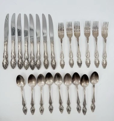 Juego de cubiertos enchapados en plata con patrón de rosa barroca Rogers Oneida 1881 de 23 piezas Foto 1 de 4