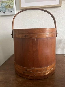 Großer Holz Tanneneimer Deckel Schwenkgriff primitiv rustikal Bauerndeko - Bild 1 von 7