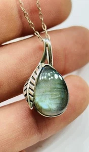 Vintage silver and high quality labradorite pendant with 16 1/2 inches chain - Picture 1 of 7