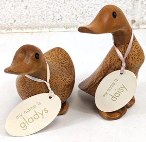 Pair Of Vintage Wooden DCUK Duck Ornaments - Gladys & Daisy - Picture 1 of 7