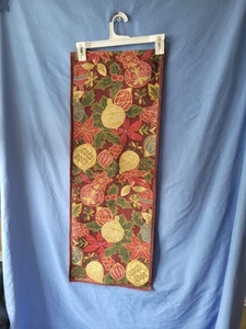 Vintage Tischläufer Wandteppich 67 x 13 Zoll Weihnachtsornamente und Stechpalmenbeere - Bild 1 von 12