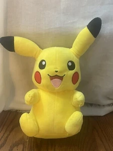 Pokemon Pikachu 9" Peluche Animal Nintendo Juego Freak 2022 - Imagen 1 de 6